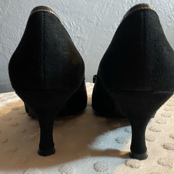 NATURALIZER Black Suede Kitten Heel Pump with Bow Detail and Contrast Theading - Picture 12 of 16